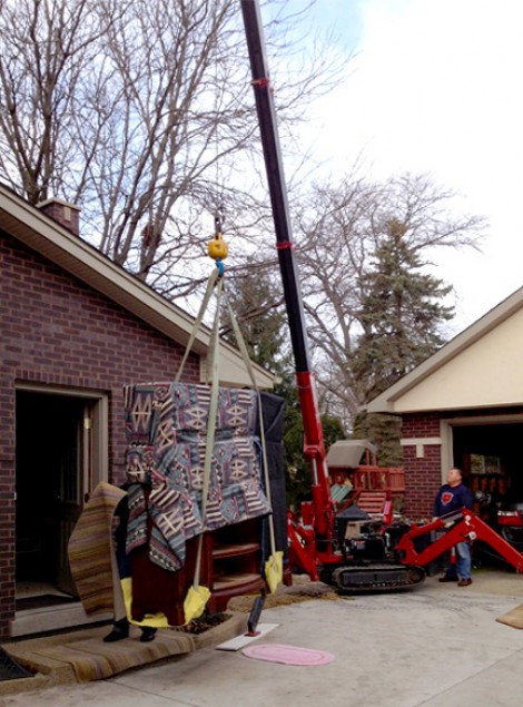 Mini crane is the heavy lifter