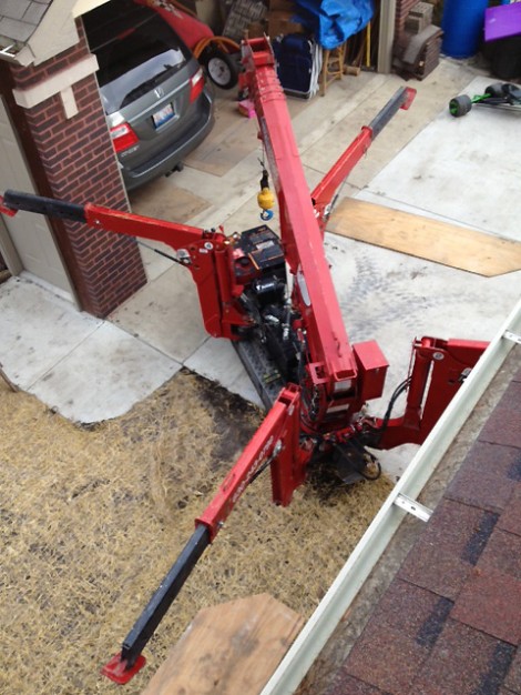 Small crane for tight spots