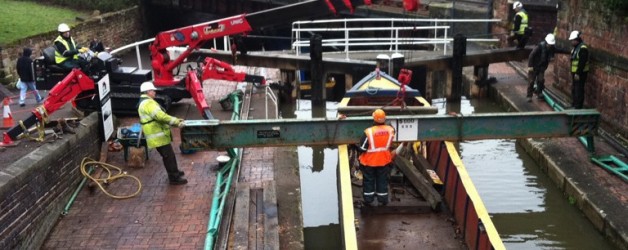 Powerful small crane for tricky spaces