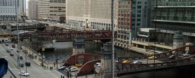 Spydercrane boom over the Chicago River